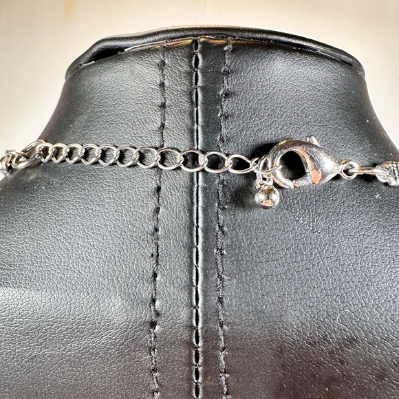 Green shell & stone statement necklace - Picture 5 of 5